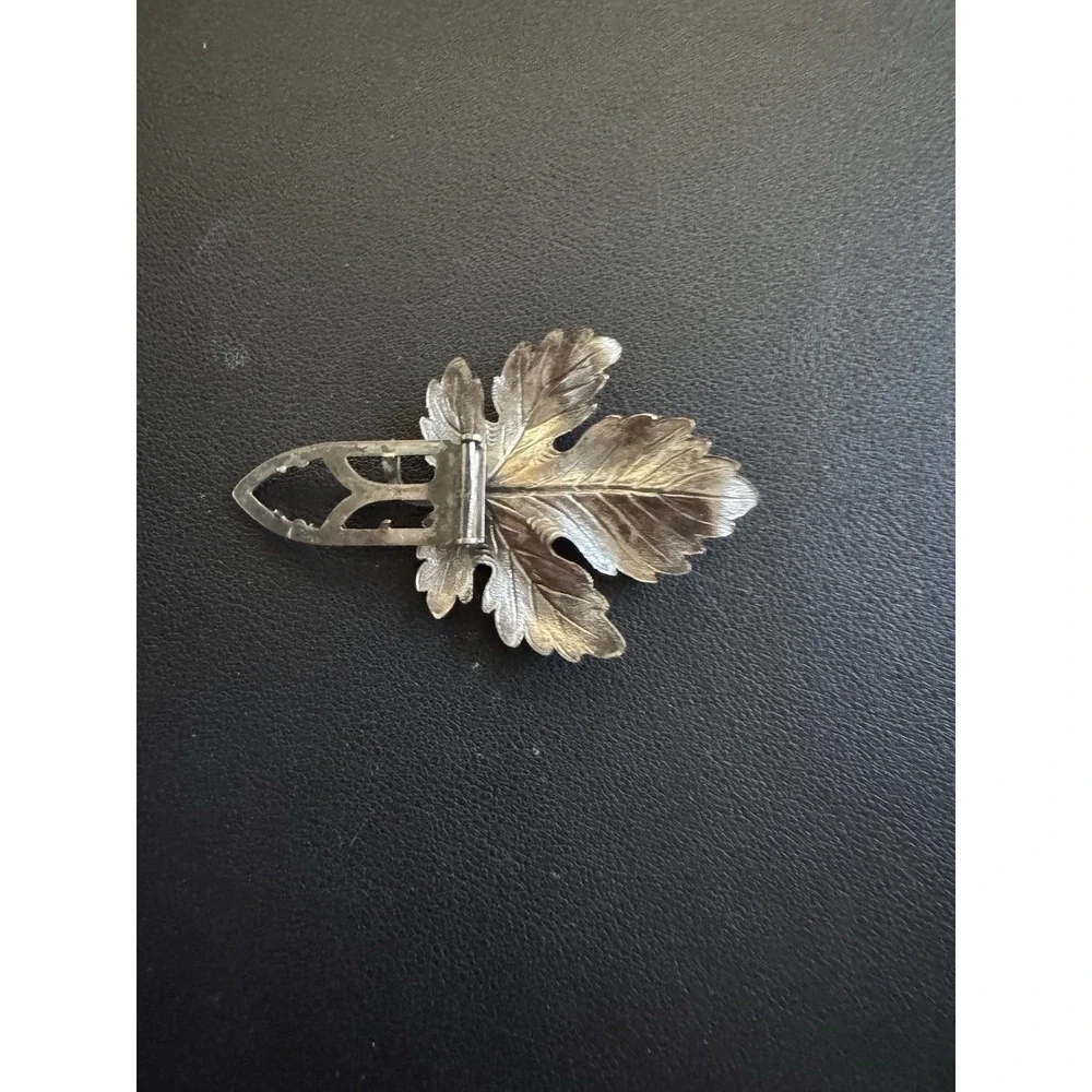 Vintage Silver Tone‎ Maple Leaf Scarf Clip